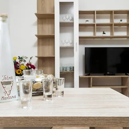 Apartment Spacious And Cozy With Garden Near Pula Marcana