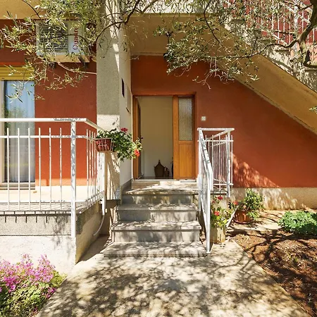 Spacious And Cozy With Garden Near Pula Marcana
