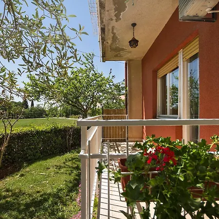 Spacious And Cozy With Garden Near Pula