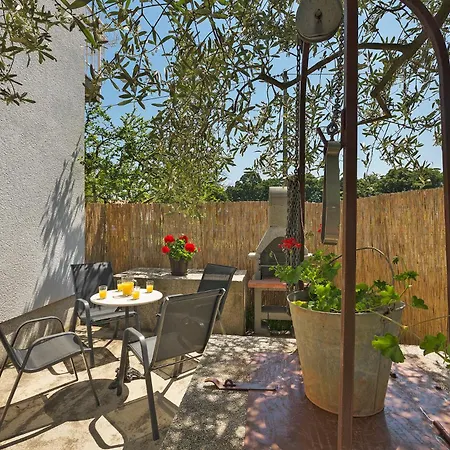 Spacious And Cozy With Garden Near Pula Marcana